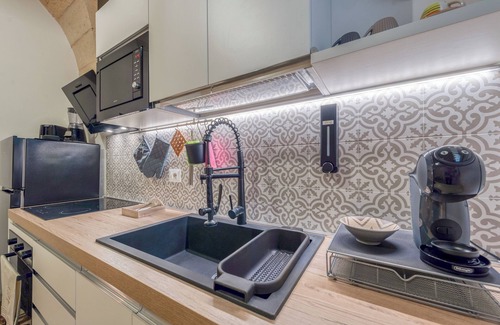 Cavallino Apartment | Apartment 'Melograno' with Private Terrace, Wi-Fi and Air Conditioning