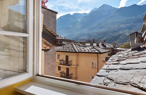 Aosta Apartment | Apartment 'Mema' with Mountain View and Wi-Fi