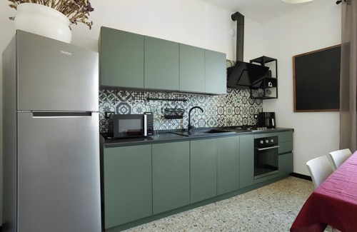 La Spezia Apartment | Apartment 'Merlino' with Balcony, Wi-Fi and Air Conditioning
