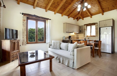 Limni Keri Apartment | Apartment 'Mimi' with Shared Pool, Wi-Fi and Air Conditioning