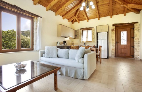 Limni Keri Apartment | Apartment 'Mimi' with Shared Pool, Wi-Fi and Air Conditioning