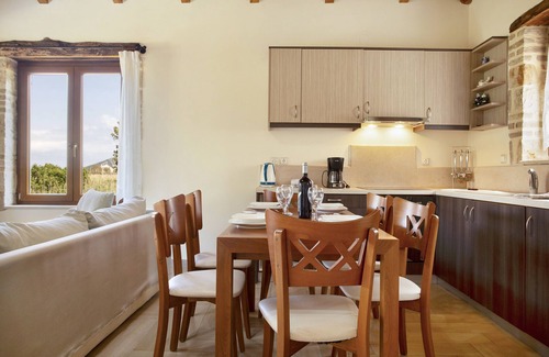 Limni Keri Apartment | Apartment 'Mimi' with Shared Pool, Wi-Fi and Air Conditioning