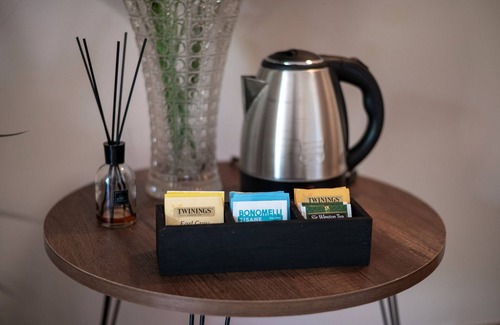 Pitigliano Apartment | Apartment 'Mimosa' with Shared Garden and Air Conditioning