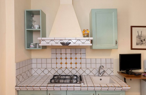 Livorno Apartment | Apartment 'Mirtillo' with Shared Pool, Wi-Fi and Air Conditioning