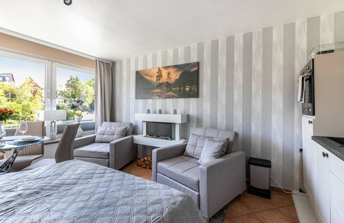 Gluecksburg Apartment | Apartment 'Mit Badestrand' with Balcony