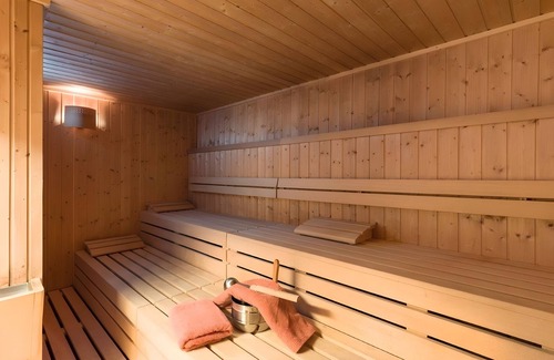 Oberaudorf Apartment | Apartment 'Mit Bergblick, Pool, Sauna' with Mountain View, Shared Garden and Wi-Fi