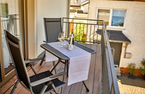 Rachtig Apartment | Apartment-Modern-Private Bathroom-Balcony-Rochter Bleibe
