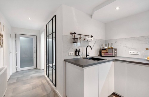 Teningen Apartment | Apartment 'Modern Und Gemütlich- In Teningen' with Wi-Fi