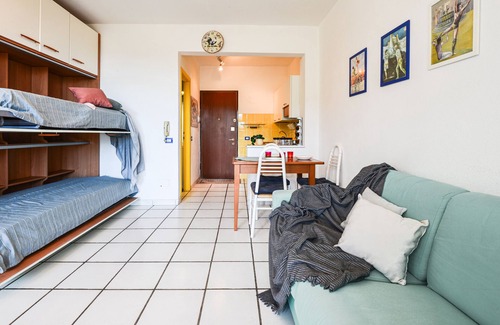 Capoliveri Apartment | Apartment 'Mono Le Lecce 53 Iris' with Shared Pool, Balcony and Air Conditioning