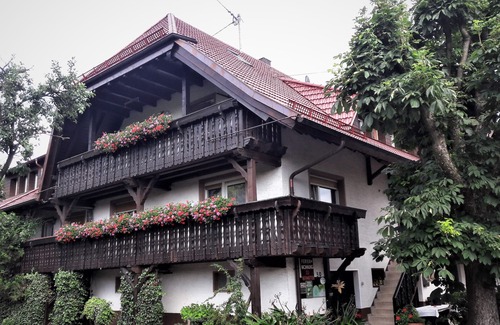 Gengenbach Apartment | Apartment 'Morgensonne' with Balcony, Forrest View, Shared Garden and Wi-Fi