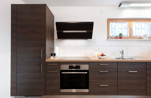 Weilheim Apartment | Apartment 'Morgensonne' with Mountain View, Private Terrace and Wi-Fi
