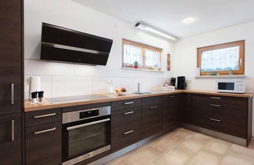 Weilheim Apartment | Apartment 'Morgensonne' with Mountain View, Private Terrace and Wi-Fi