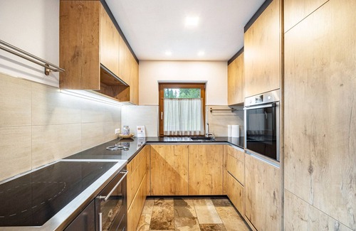 Cadipietra Apartment | Apartment 'Mountainfarm Innertrein Natur' with Mountain View, Shared Garden and Wi-Fi
