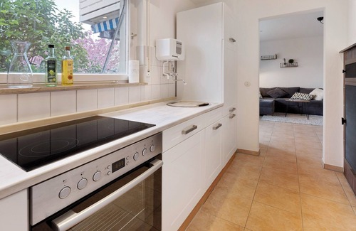 Gaienhofen Apartment | Apartment 'Muggelbude am Bodensee' with Balcony and Wi-Fi