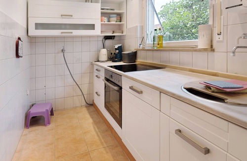 Gaienhofen Apartment | Apartment 'Muggelbude am Bodensee' with Balcony and Wi-Fi