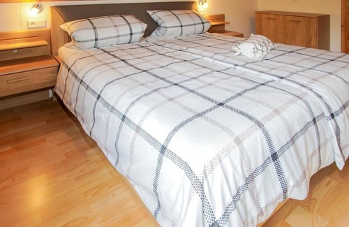 Kottenborn Bed & Breakfast | Apartment "Nürburg" - Guest Room u. Apartment Irene
