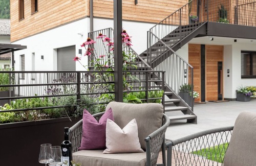 Lutago Apartment | Apartment 'Nature Baum' with Mountain View, Terrace & Wi-Fi