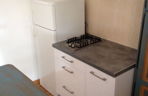 Aigues-Mortes Apartment | Apartment near Aigues-Mortes center, quiet, shaded terrace, closed parking.