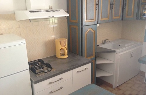 Aigues-Mortes Apartment | Apartment near Aigues-Mortes center, quiet, shaded terrace, closed parking.