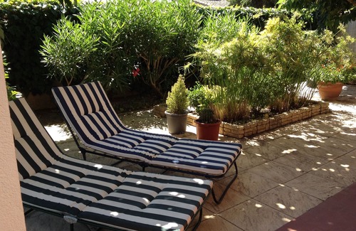 Aigues-Mortes Apartment | Apartment near Aigues-Mortes center, quiet, shaded terrace, closed parking.