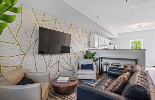 Williamstown Apartment | Apartment near Ark for 6 Guests - with Free Parking
