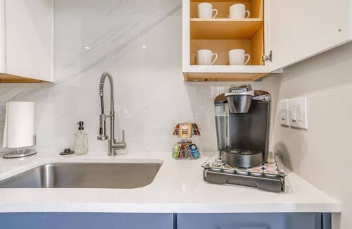 Deep Ellum Apartment | Apartment Near Baylor Med with Pool, Gym, and Parking