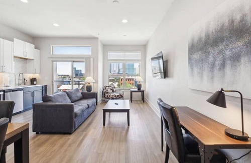 Deep Ellum Apartment | Apartment Near Baylor Med with Pool, Gym, and Parking