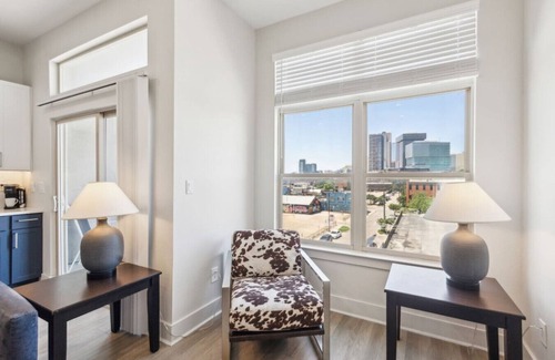 Deep Ellum Apartment | Apartment Near Baylor Med with Pool, Gym, and Parking