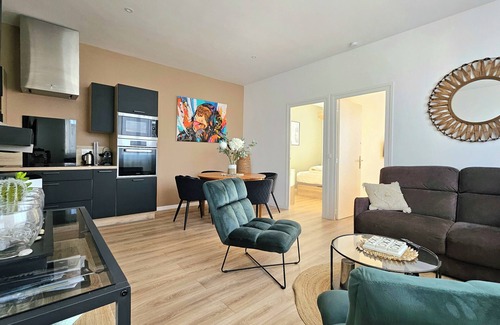 Royan Apartment | Apartment Near market- 6 pers. 2 bedrooms- air conditioning- parking