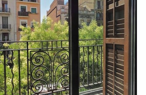 Hostafrancs Apartment | Apartment Near Plaza España ideal for Groups and Families
