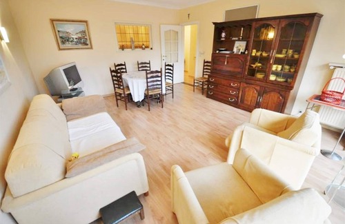 Knokke Apartment | Apartment near Seawall with Parking