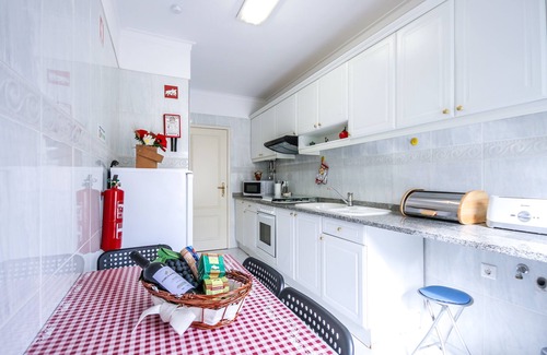 Cacilhas Apartment | Apartment near Tagus River located in South Bay Area.