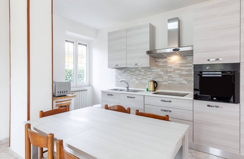 Massa Apartment | Apartment Near the Sea 'Casa Massa' with Garden, Mountain View and Wi-Fi