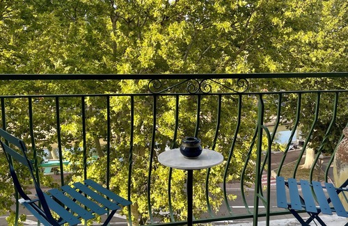 Les Halles - Valliere Apartment | Apartment nestled in the trees