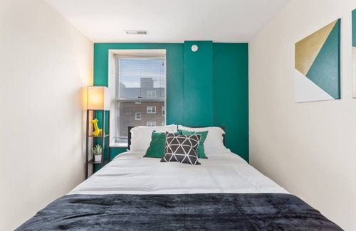 DeBaliviere Place Apartment | Apartment next to BJC/ZOO/FOREST PARK/WASHU bring your pets ask about monthly $