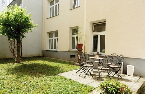 Funfhaus Apartment | Apartment No. 13 in Vienna near Schönbrunn/Westbahnhof | Keyless Check-In