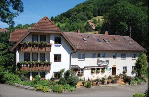 Brettental House | Apartment 'No. 5 Buchfink' with Shared Terrace, Shared Garden and Wi-Fi