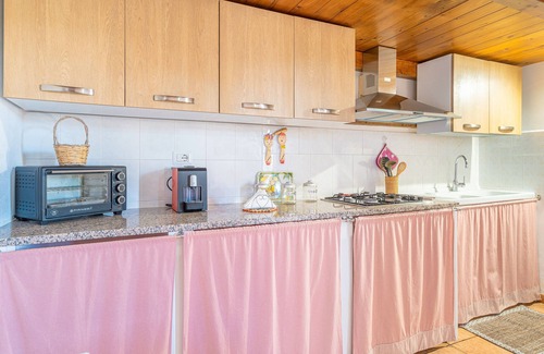 Granelli Apartment | Apartment 'Nonna Rosa' with Private Terrace, Shared Garden and Air Conditioning