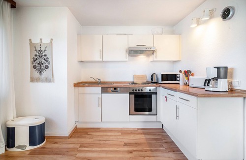 Brunsbuttel Apartment | Apartment 'Nordsee' with Balcony and Wi-Fi