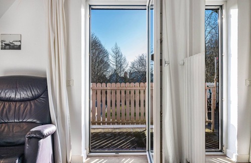 Brunsbuttel Apartment | Apartment 'Nordsee' with Balcony and Wi-Fi