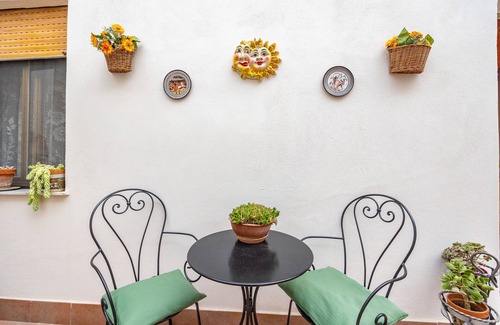 Ficarra Apartment | Apartment 'Numero 6' with Shared Terrace, Wi-Fi and Air Conditioning