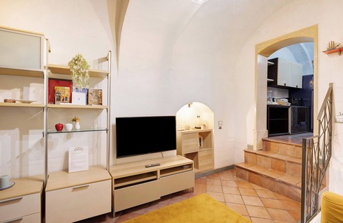 Historical Center Apartment | Apartment 'Oasi Del Petraio' with Balcony, Wi-Fi and Air Conditioning