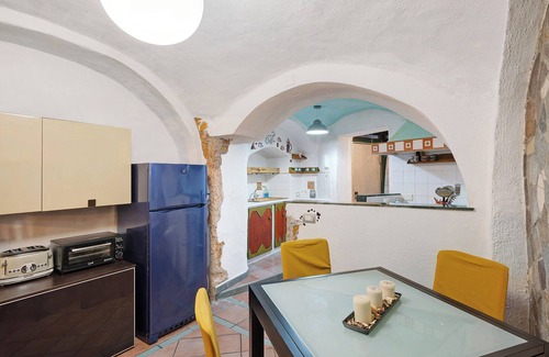 Historical Center Apartment | Apartment 'Oasi Del Petraio' with Balcony, Wi-Fi and Air Conditioning