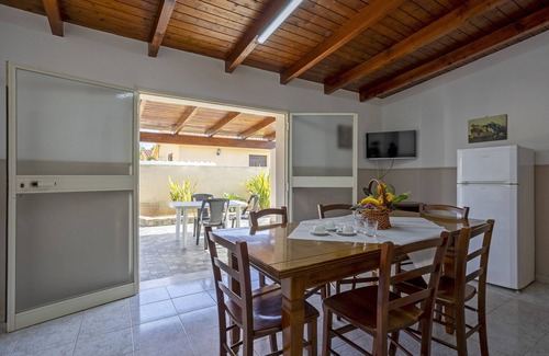 Mazara del Vallo Apartment | Apartment 'Oasi Lamia - 1' with Shared Pool, Wi-Fi and Air Conditioning