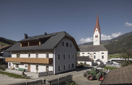 Valdaora di Sotto Apartment | Apartment 'Obermairhof 135' with Shared Garden, Balcony and Wi-Fi