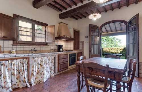 San Miniato Apartment | Apartment 'Occhio Bello' with Shared Pool, Private Garden and Wi-Fi