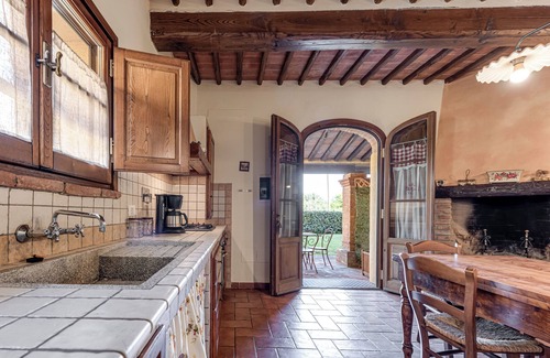 San Miniato Apartment | Apartment 'Occhio Bello' with Shared Pool, Private Garden and Wi-Fi