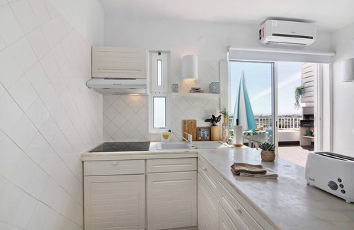 Patio Apartment | Apartment "Ocean View Hakuna Matata" with Shared Pool & Wi-Fi