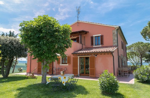Santa Luce Apartment | Apartment "Oleandro" with Shared Garden & Wi-Fi