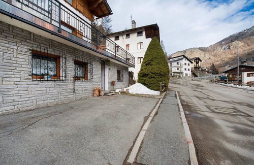 Valtournenche Apartment | Apartment 'Olga - La Roisette' with Mountain View